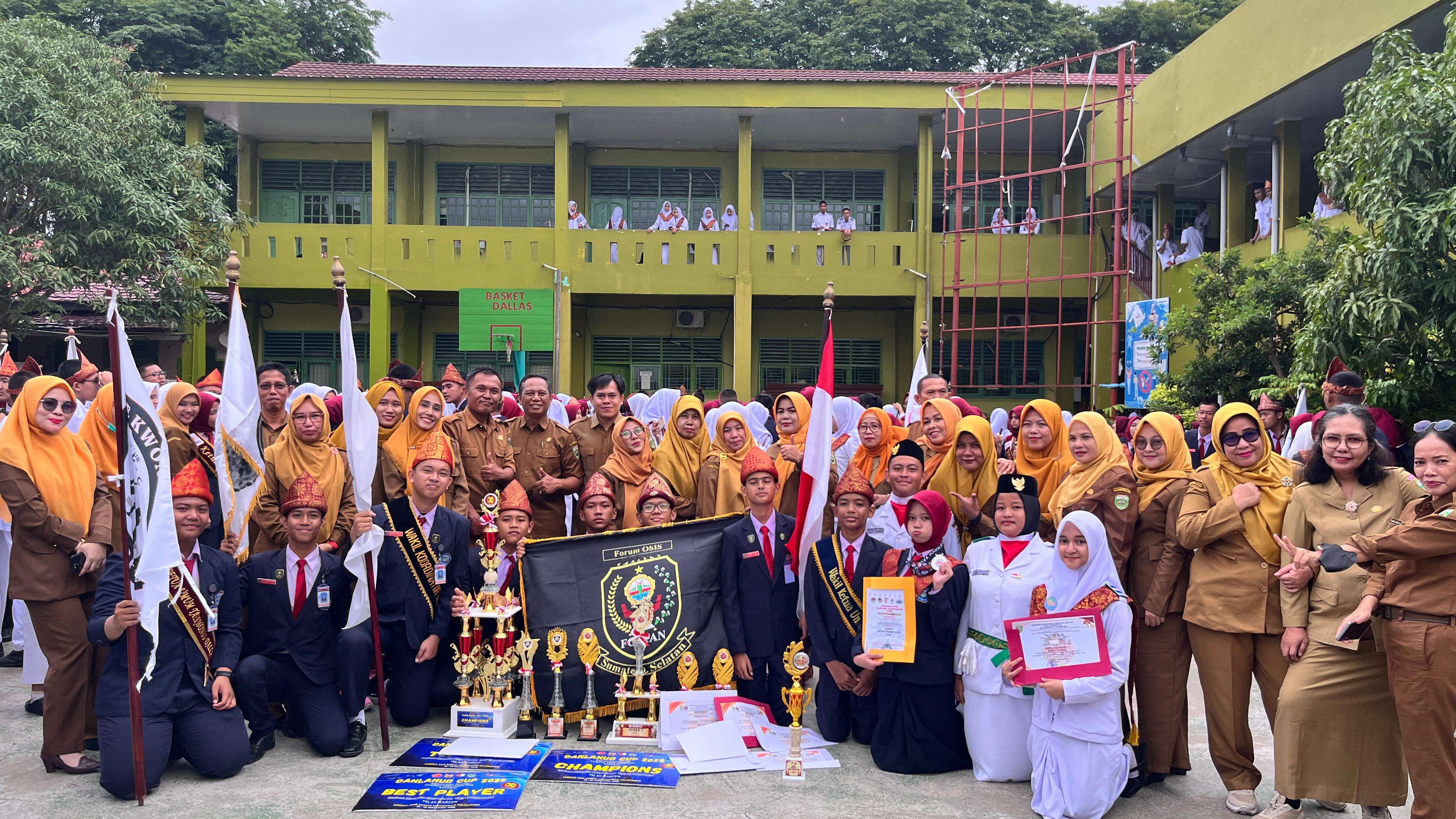 SERAH TERIMA PENGURUS OSIS/MPK/EKSTRAKURIKULER PERIODE 2025/2026 , SMA NEGERI 18 PALEMBANG